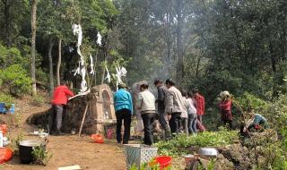 父亲祭日上坟能提前吗 7月15上坟提前几天好